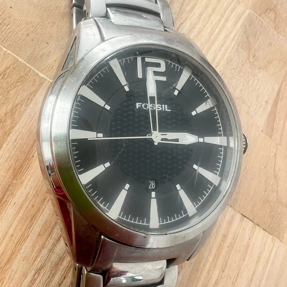 Fossil mens black dial silver tone steel watch NEW BATTERY